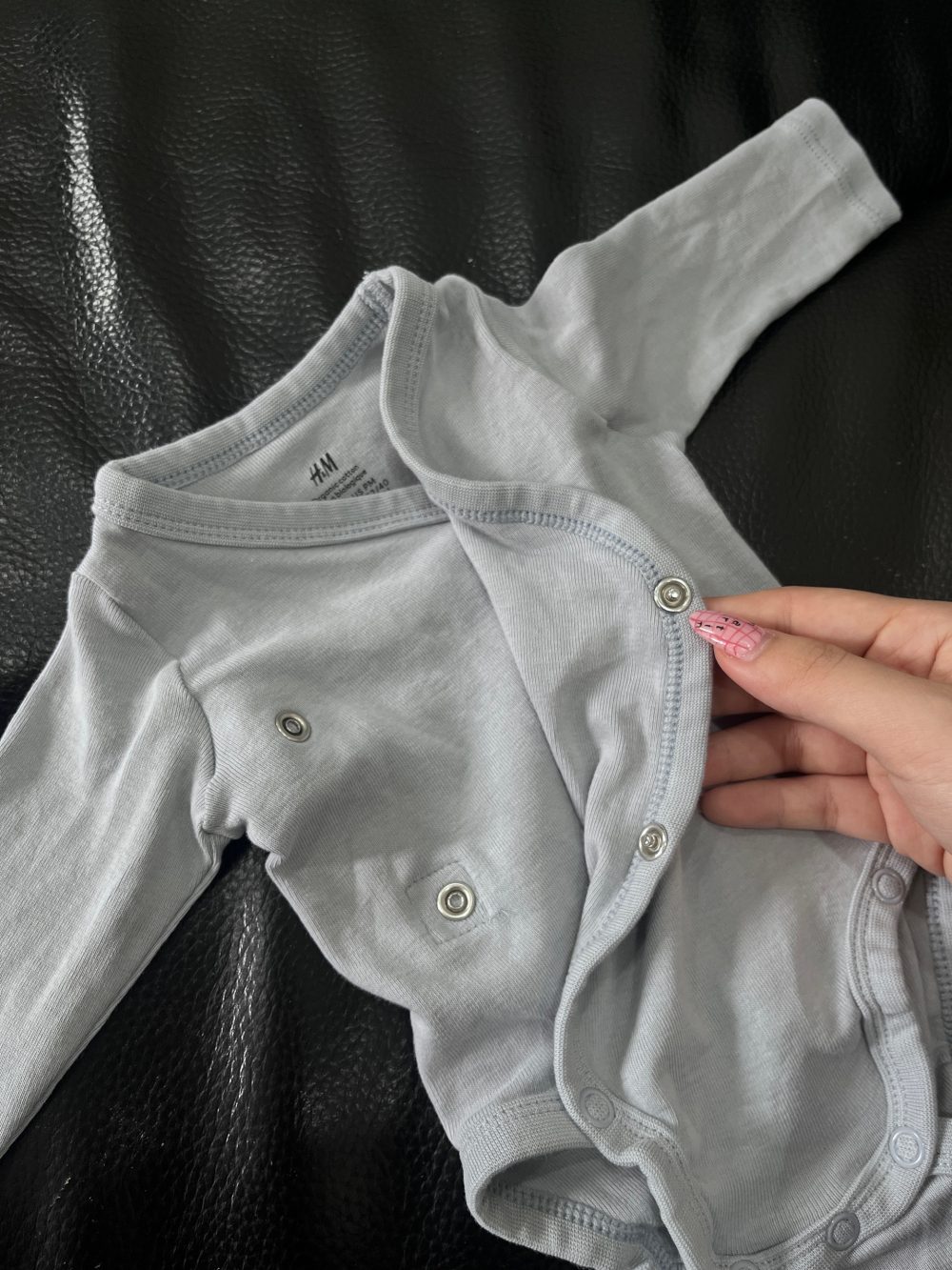 Set 3 bộ bodysuit đáp chéo H&M màu xanh/trắng (size 0→1m) - Ảnh 6