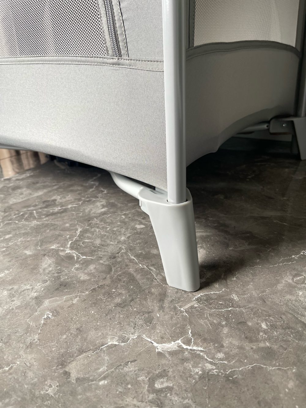 Cũi gấp gọn Joie Kubbie Sleep Foggy Gray và đệm cũi xơ dừa Chilux ( fullbox) - Ảnh 15