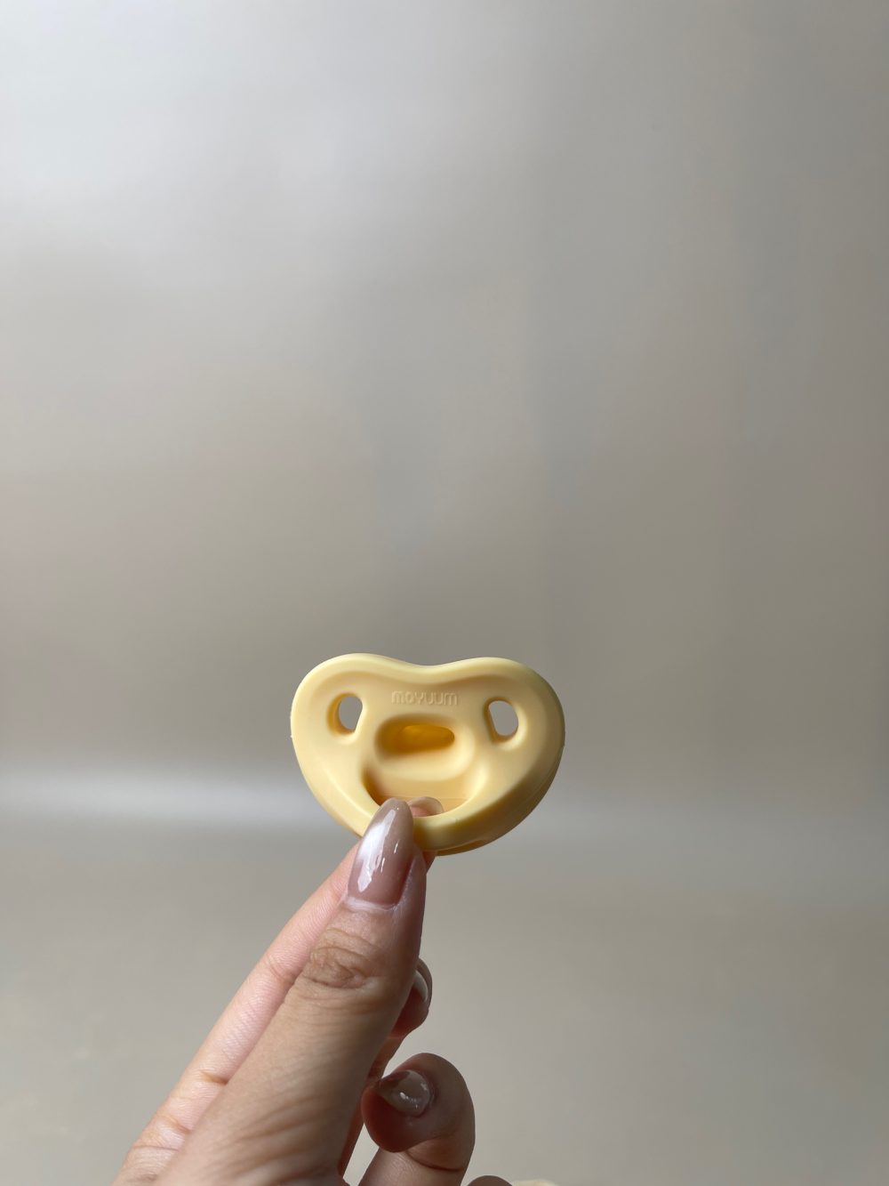 Núm ti giả Moyuum silicone màu vàng (1-3m/ kèm hộp đựng) - Ảnh 6