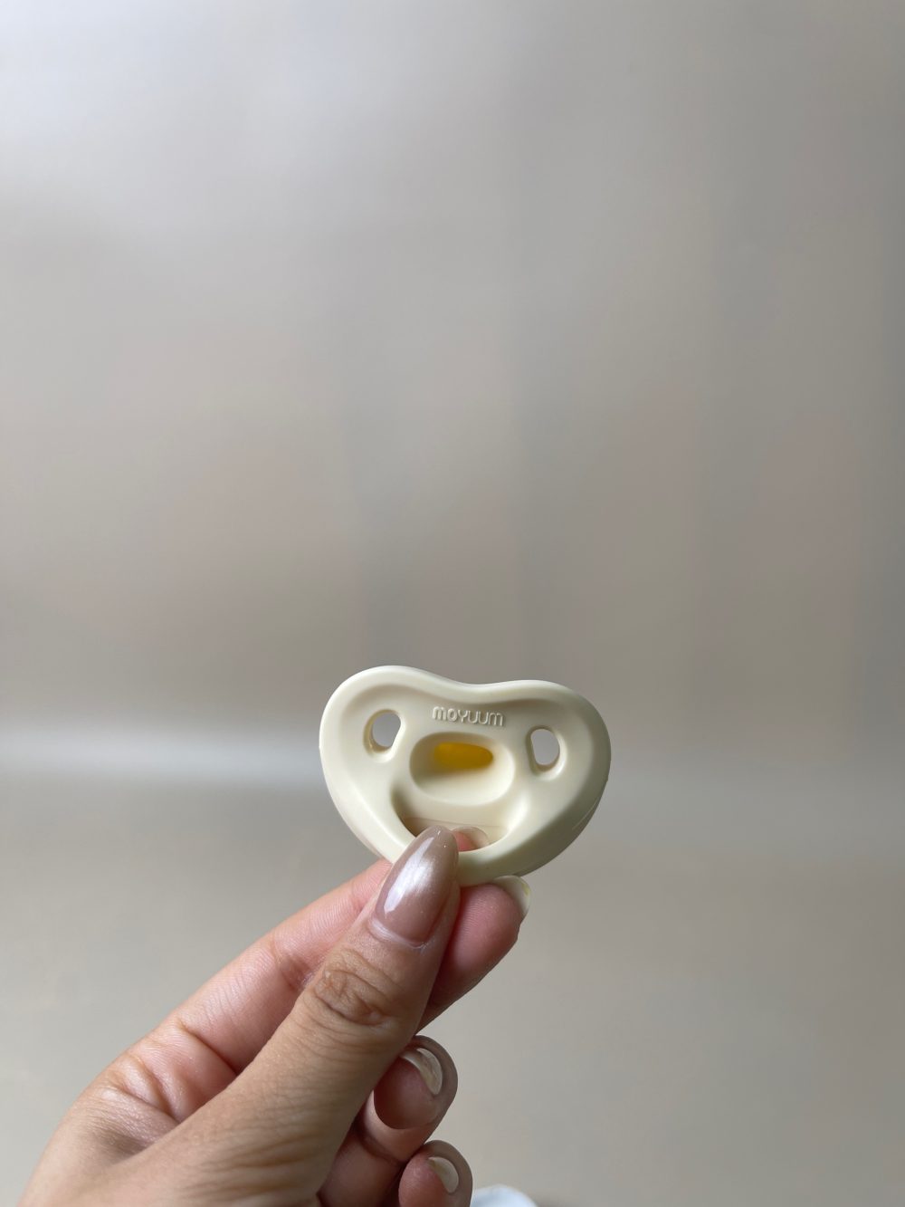 Núm ti giả Moyuum silicone cho bé màu vàng (3-6m/kèm hộp đựng) - Ảnh 8