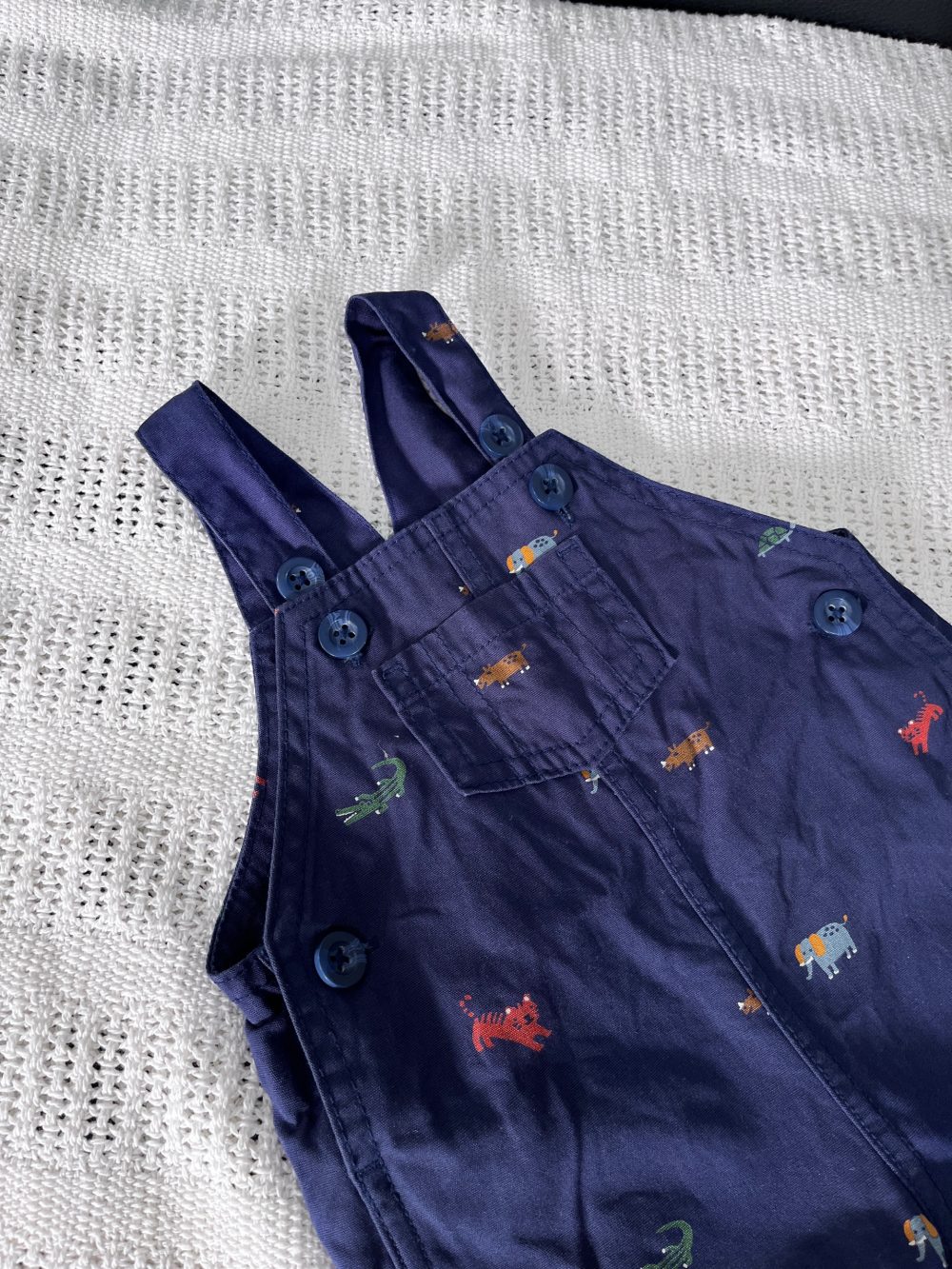 Set đồ bộ ngắn tay MoneBebé màu trắng kèm 2 yếm và 1 bodysuit Carter’s màu xanh (size 3→9m) - Ảnh 10