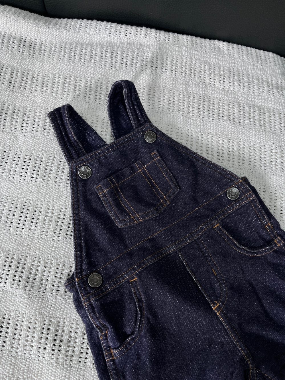 Set đồ bộ ngắn tay MoneBebé màu trắng kèm 2 yếm và 1 bodysuit Carter’s màu xanh (size 3→9m) - Ảnh 14