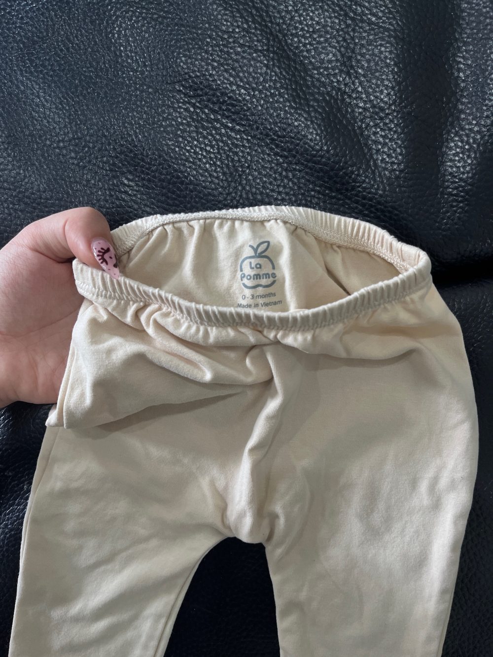 Set bodysuit dài tay kèm quần La Pomme màu nâu (size 0→3m) và bộ quần áo dài tay Asbaby màu trắng (size 3→6m) tặng kèm sleepsuit no brand màu trắng - Ảnh 2