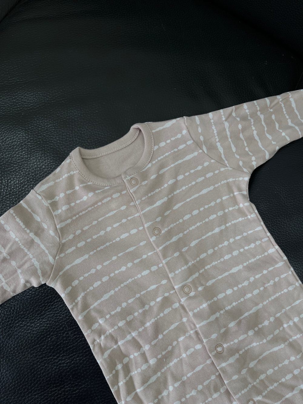 Set 2 bodysuit dài tay Mothercare màu nâu/xanh (size 1→3m) tặng kèm quần dài H&M màu be (size 2→4m) - Ảnh 22