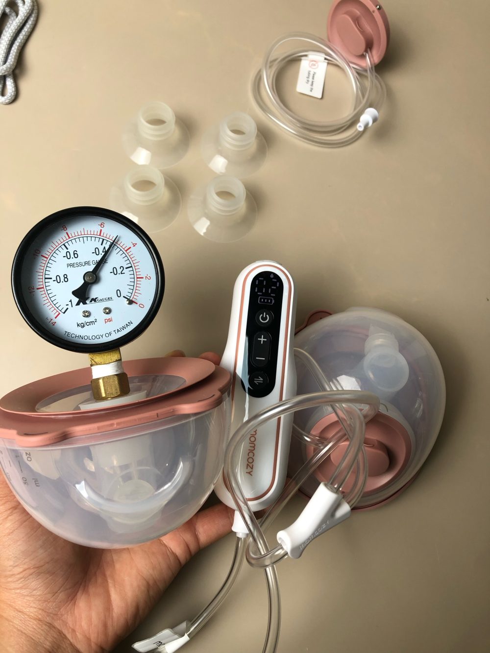 Máy hút sữa Momcozy V2 Pro cup hồng ( full box) - Ảnh 32
