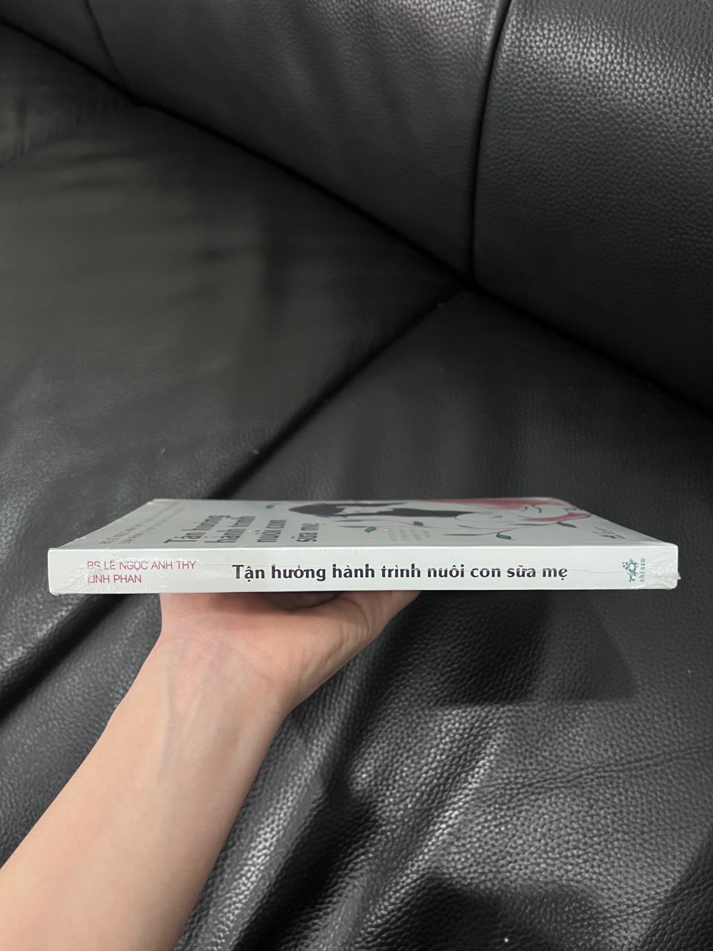 Set 2 cuốn sách Tận hưởng hành trình nuôi con sữa mẹ và Chào con ba mẹ đã sẵn sàng - Ảnh 2