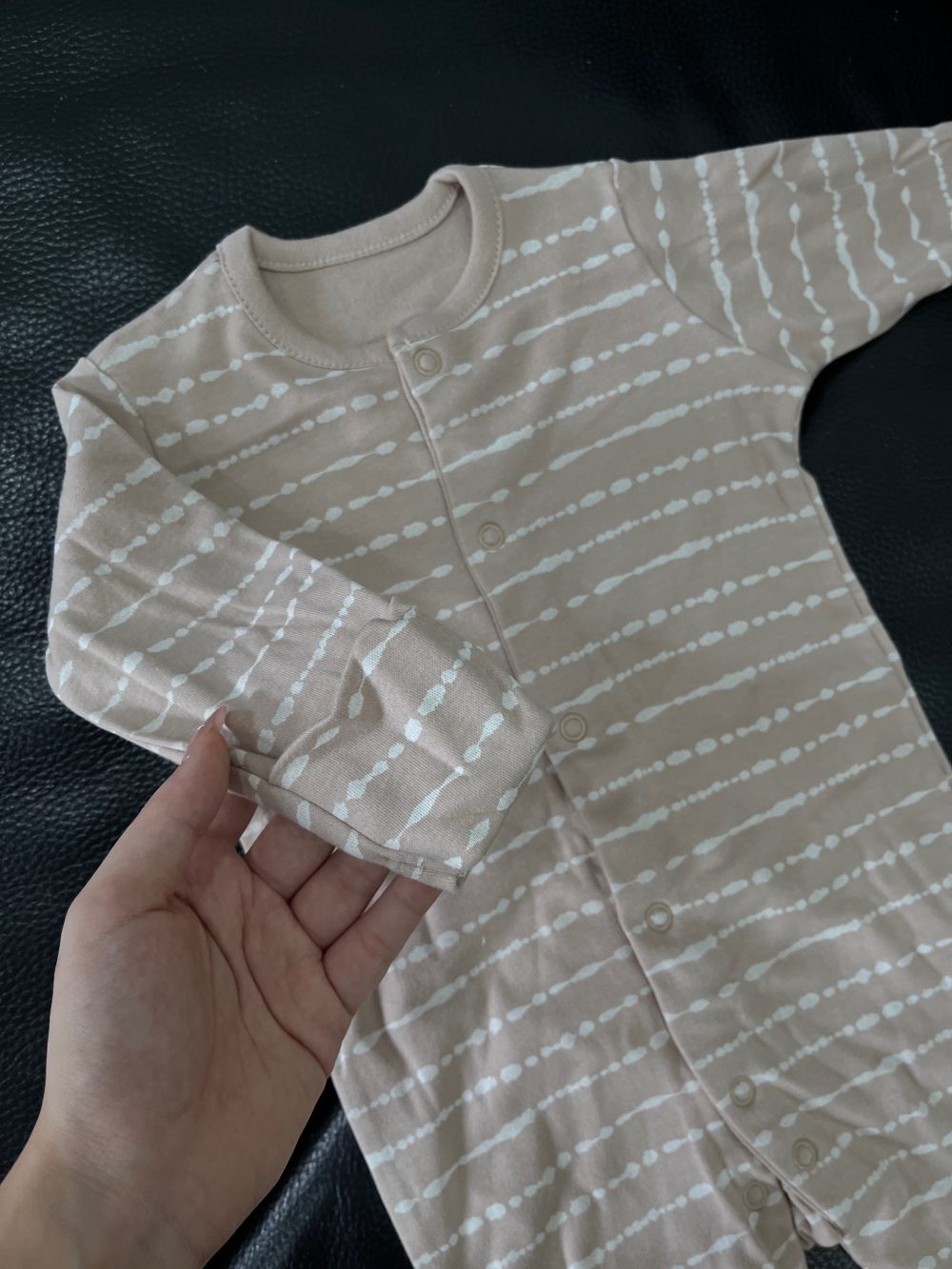 Set 2 bodysuit dài tay Mothercare màu nâu/xanh (size 1→3m) tặng kèm quần dài H&M màu be (size 2→4m) - Ảnh 11