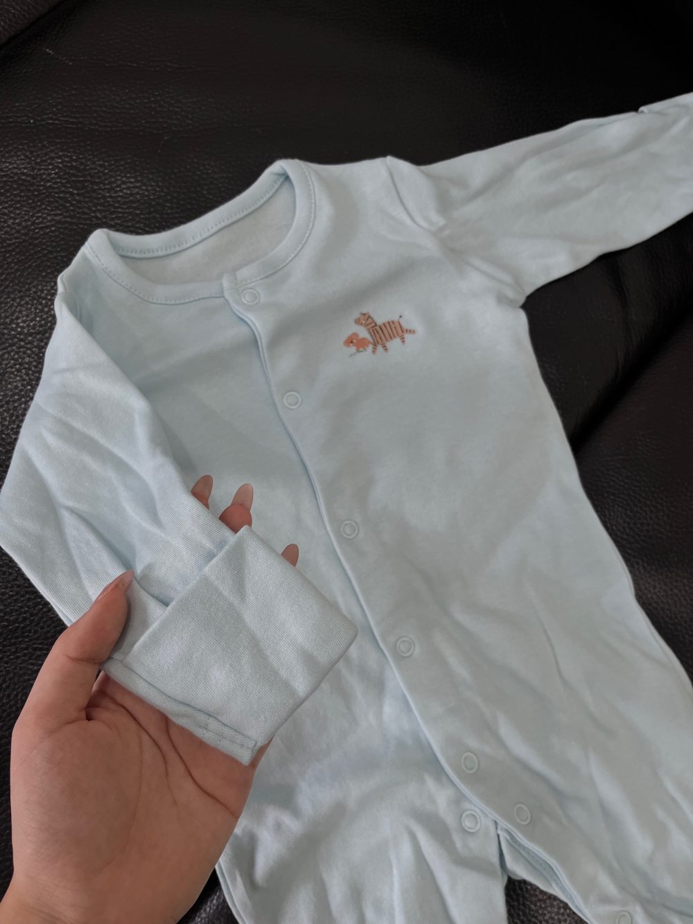 Set 2 bodysuit dài tay Mothercare màu nâu/xanh (size 1→3m) tặng kèm quần dài H&M màu be (size 2→4m) - Ảnh 12