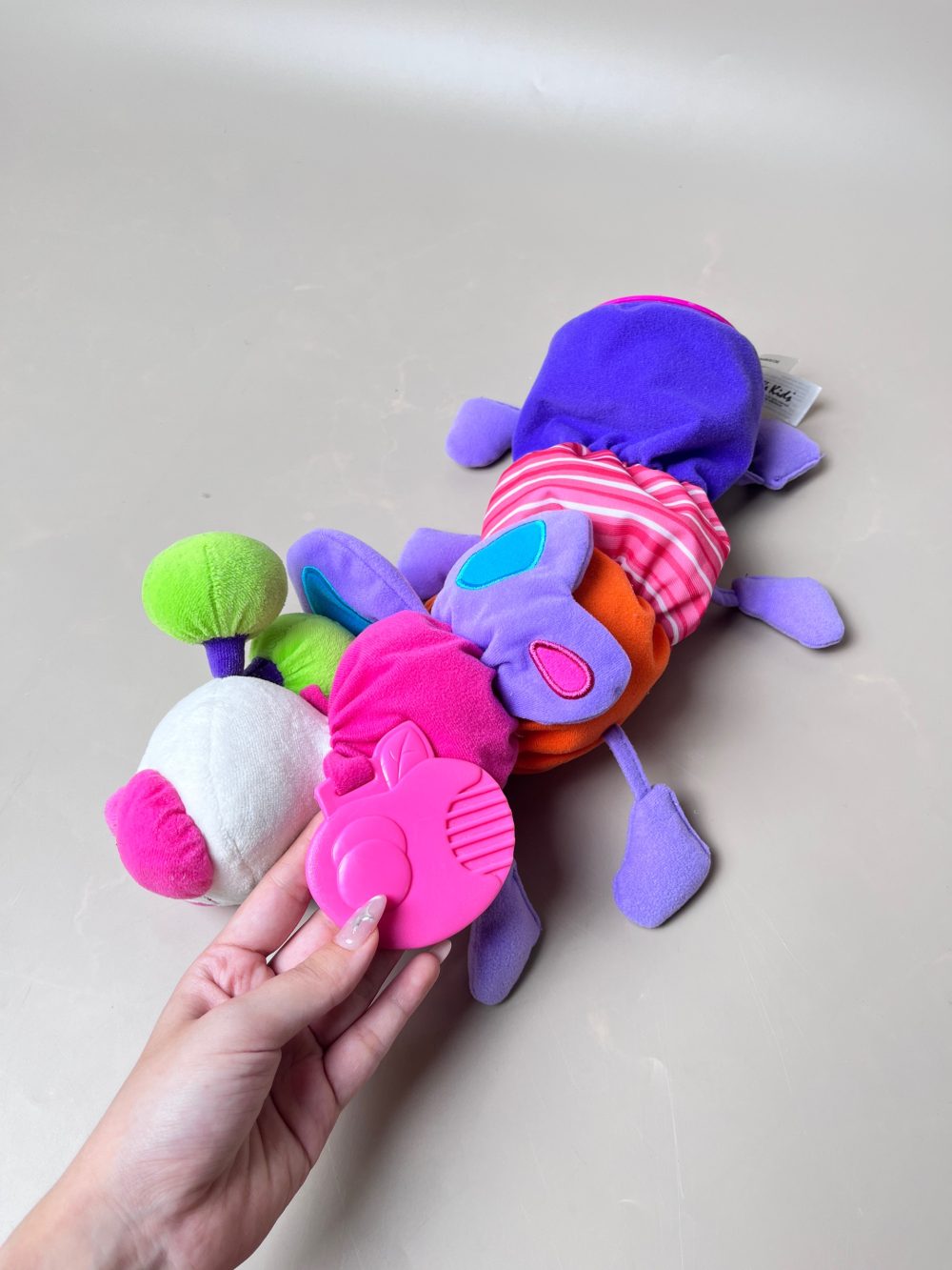 Set thú nhồi bông đồ chơi Tomy Lamaze, K’s kids hình sâu dài và sách vải Jollybaby chủ đề đuôi khủng long - Ảnh 3