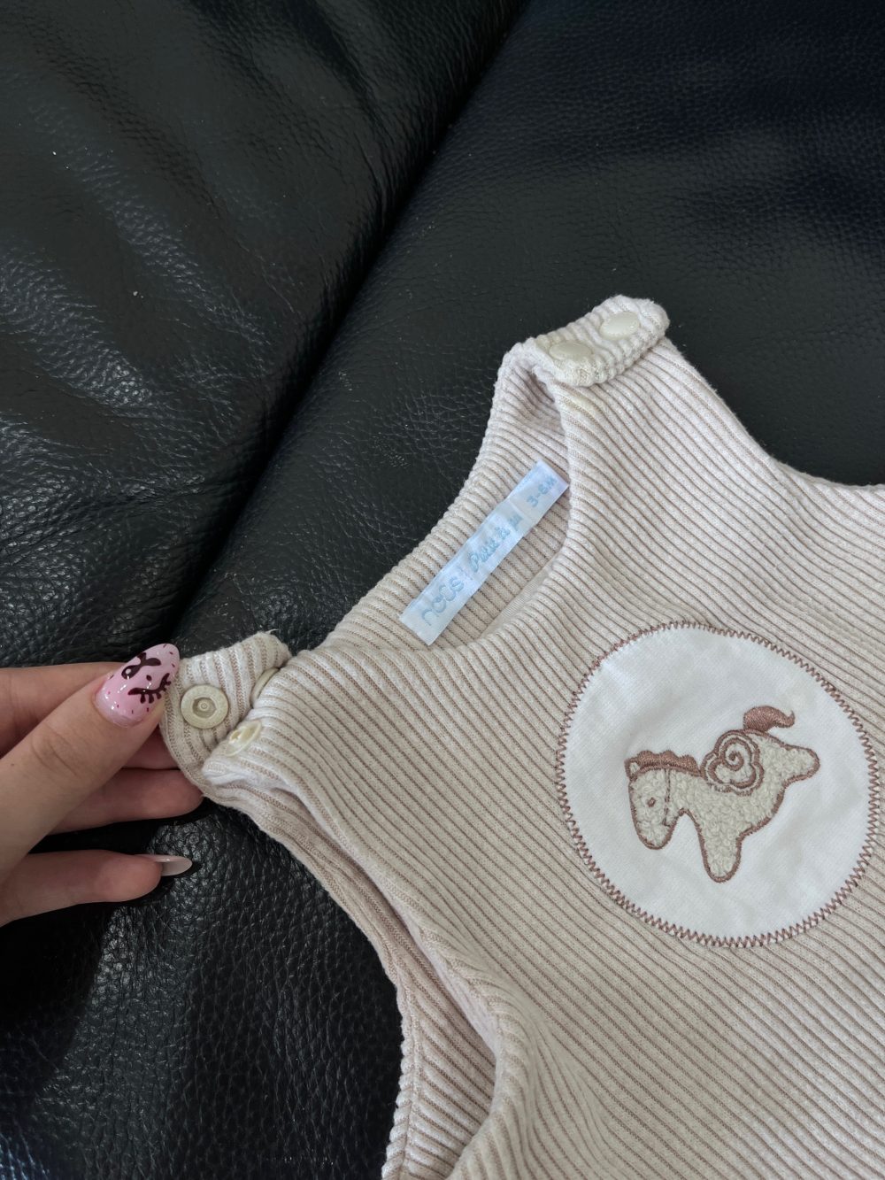 Set 2 áo gile màu be Nous và Nubes tặng kèm bộ dài tay No brand màu trắng (size 3→6m) - Ảnh 3