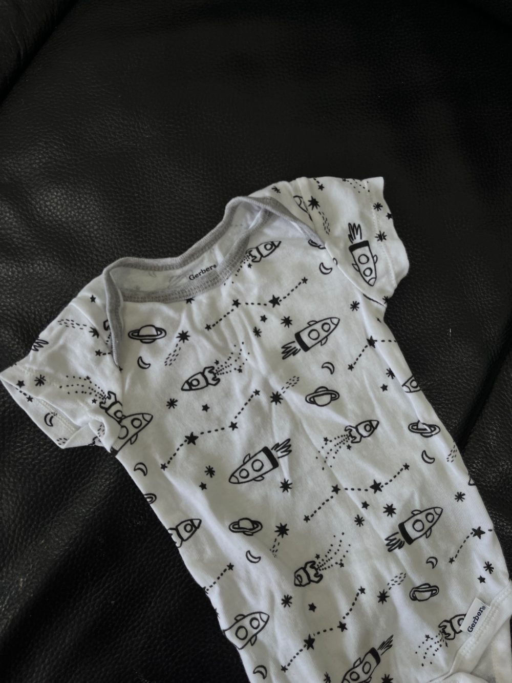 Set 4 bộ bodysuit Gerber họa tiết vũ trụ (size 6→9m) - Ảnh 13