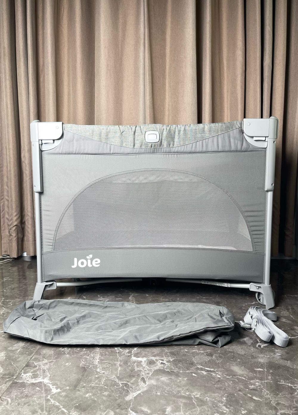 Cũi gấp gọn Joie Kubbie Sleep Foggy Gray và đệm cũi xơ dừa Chilux ( fullbox) - Ảnh 17