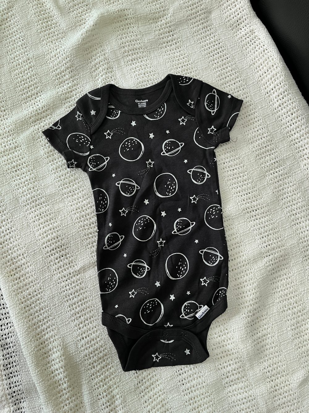 Set 4 bộ bodysuit Gerber họa tiết vũ trụ (size 6→9m) - Ảnh 3