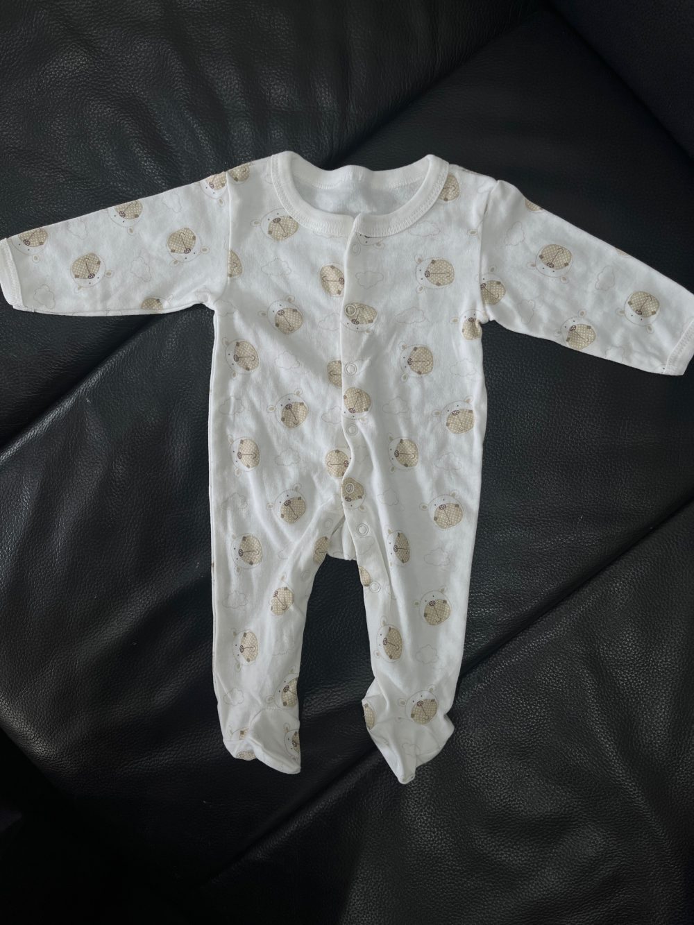 Set bodysuit dài tay kèm quần La Pomme màu nâu (size 0→3m) và bộ quần áo dài tay Asbaby màu trắng (size 3→6m) tặng kèm sleepsuit no brand màu trắng - Ảnh 3