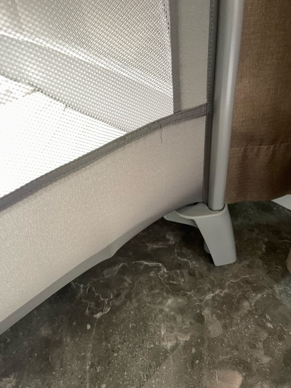 Cũi gấp gọn Joie Kubbie Sleep Foggy Gray và đệm cũi xơ dừa Chilux ( fullbox) - Ảnh 5