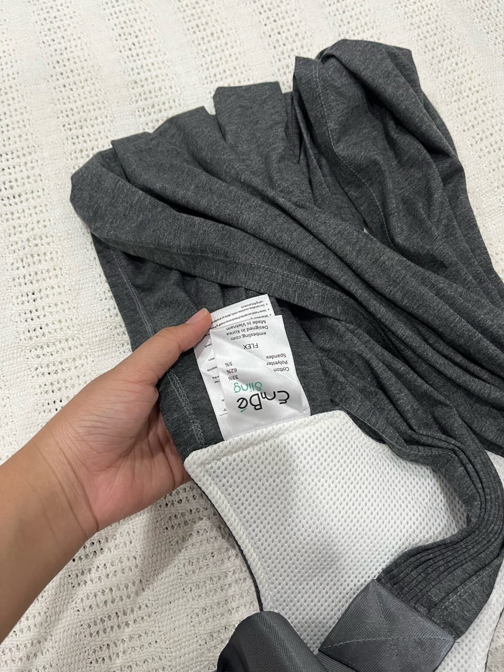 Địu vải Embé Sling màu Charcoal dòng flex ( size: 0->24m, còn túi đựng) - Ảnh 9