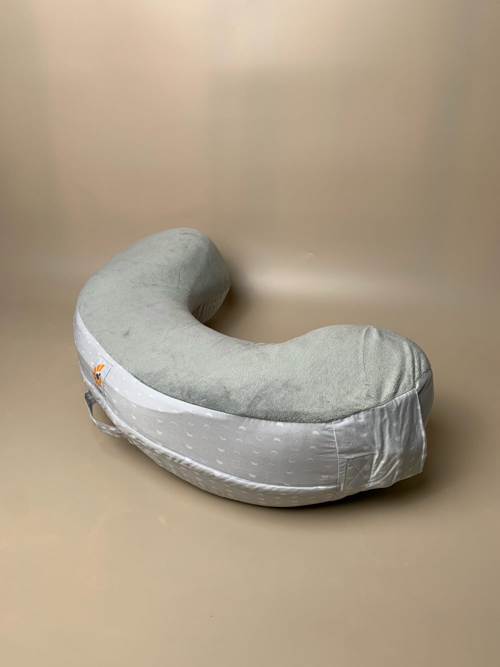 Gối hỗ trợ cho bé bú Ergobaby pillow moonlight grey - Ảnh 4