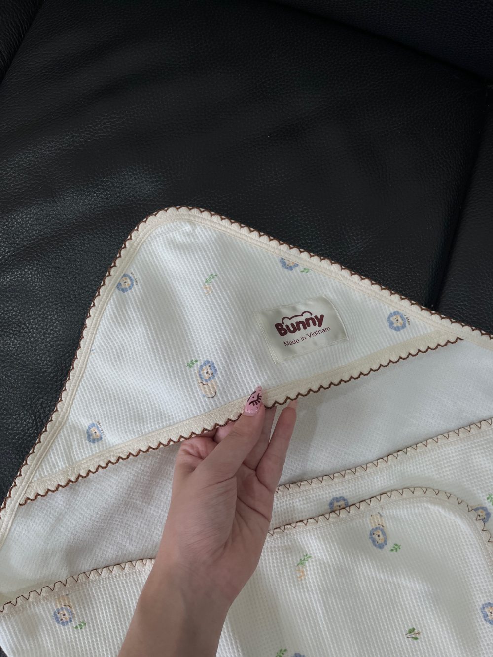 Set vỏ gối chống trào ngược, chăn và ủ choàng vải sợi tre Bunny họa tiết sư tử - Ảnh 4