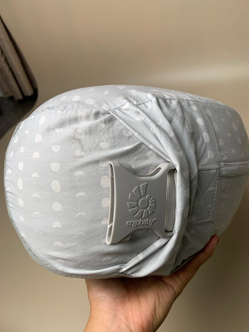 Gối hỗ trợ cho bé bú Ergobaby pillow moonlight grey - Ảnh 12