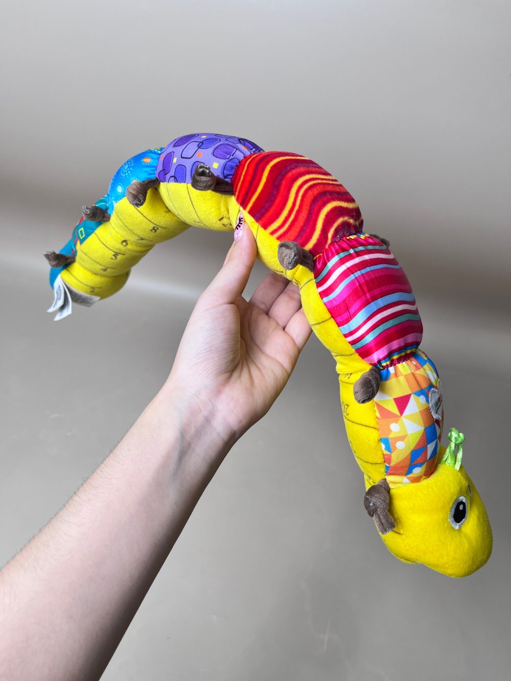 Thú nhồi bông đồ chơi Tomy Lamaze hình sâu dài (có tiếng chuông, tiếng bóp kêu và tiếng lục lạc) - Ảnh 5