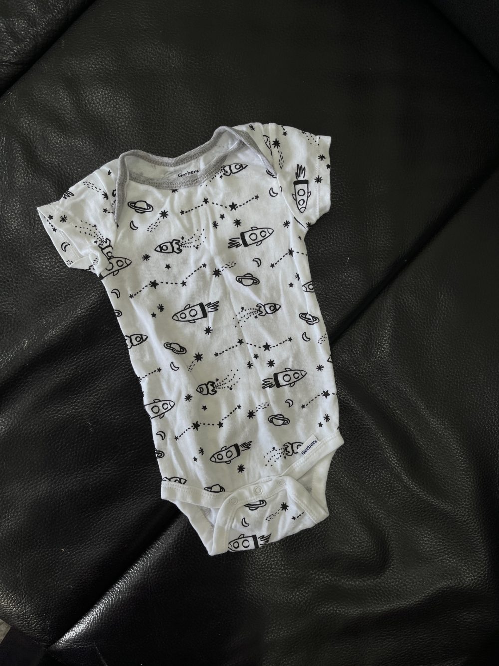 Set 4 bộ bodysuit Gerber họa tiết vũ trụ (size 6→9m) - Ảnh 19