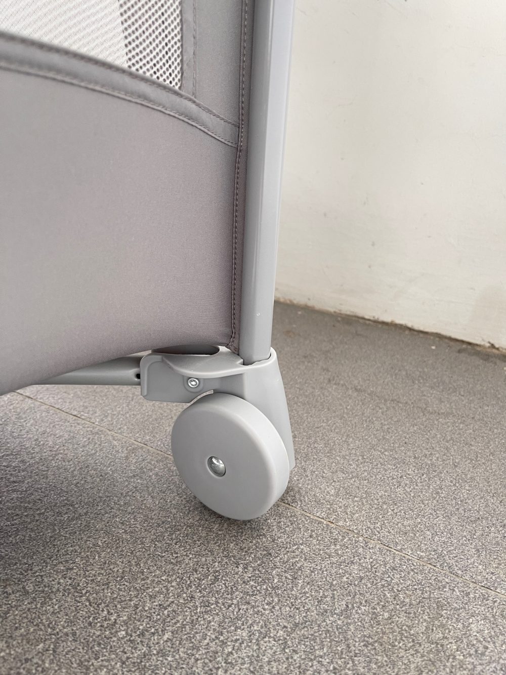 Cũi gấp gọn Joie Kubbie Sleep Foggy Gray ( còn túi đựng) - Ảnh 2