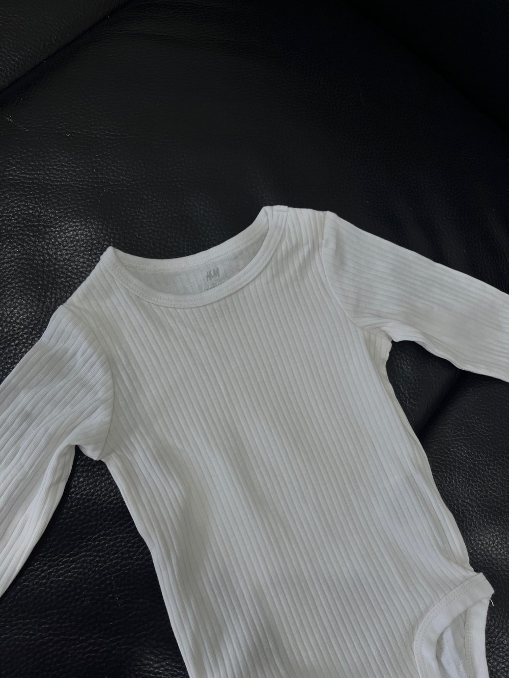 Set 2 bodysuit dài tay H&M màu trắng/xám (size 4→6m) - Ảnh 3