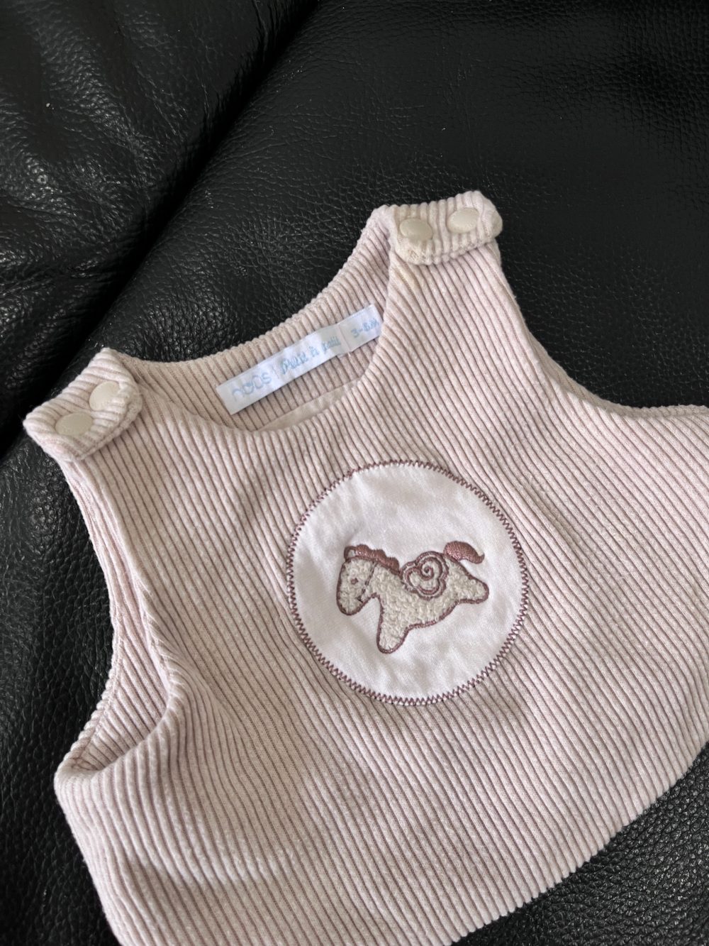 Set 2 áo gile màu be Nous và Nubes tặng kèm bộ dài tay No brand màu trắng (size 3→6m) - Ảnh 4
