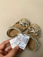 Sandal rọ tập đi Next baby màu gold (12-18m/11,5-12cm) - Ảnh 3