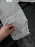 Set 2 bodysuit dài tay H&M màu trắng/xám (size 4→6m) - Ảnh 5