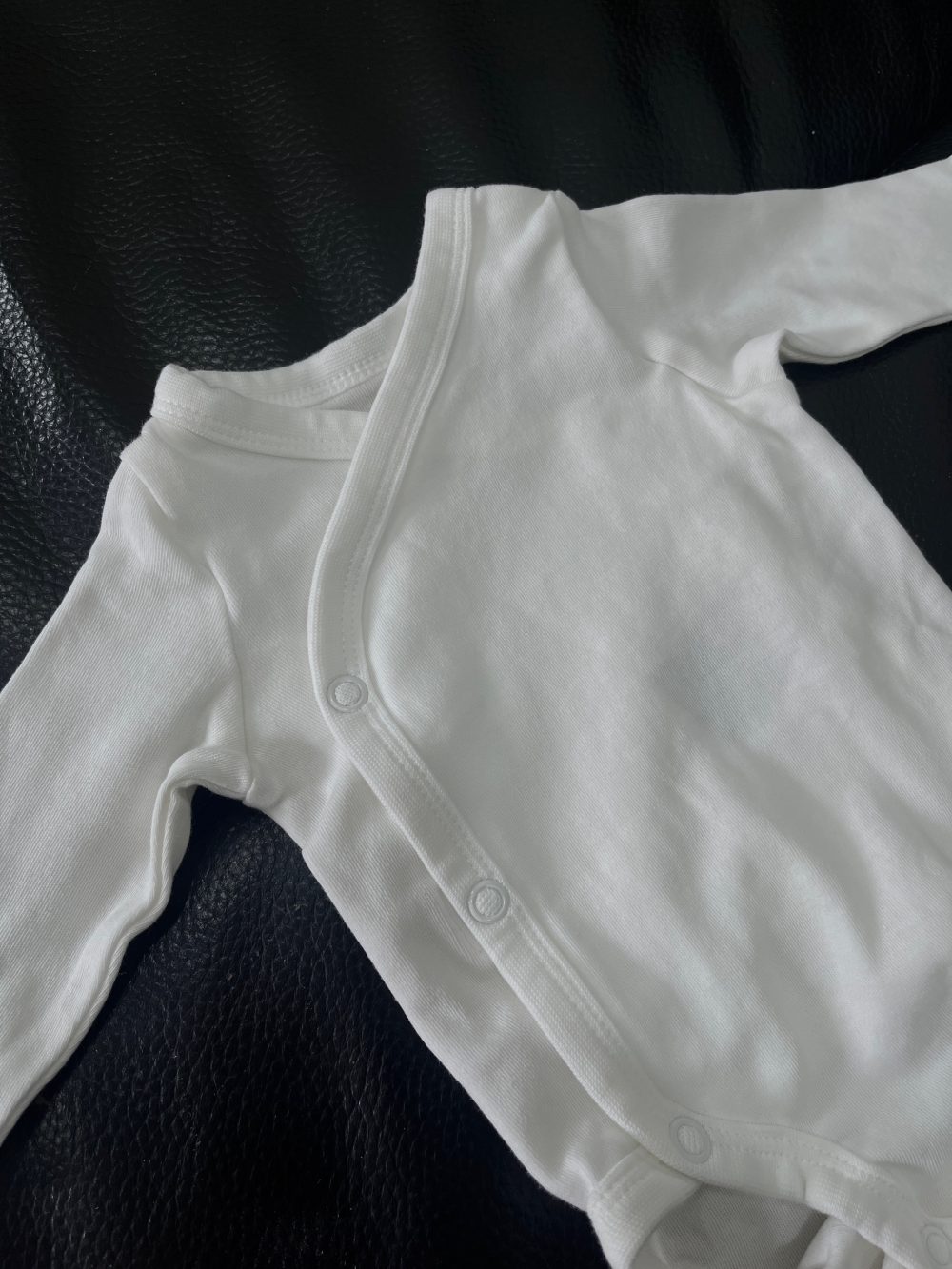 Set 3 bộ bodysuit đáp chéo H&M màu xanh/trắng (size 0→1m) - Ảnh 2