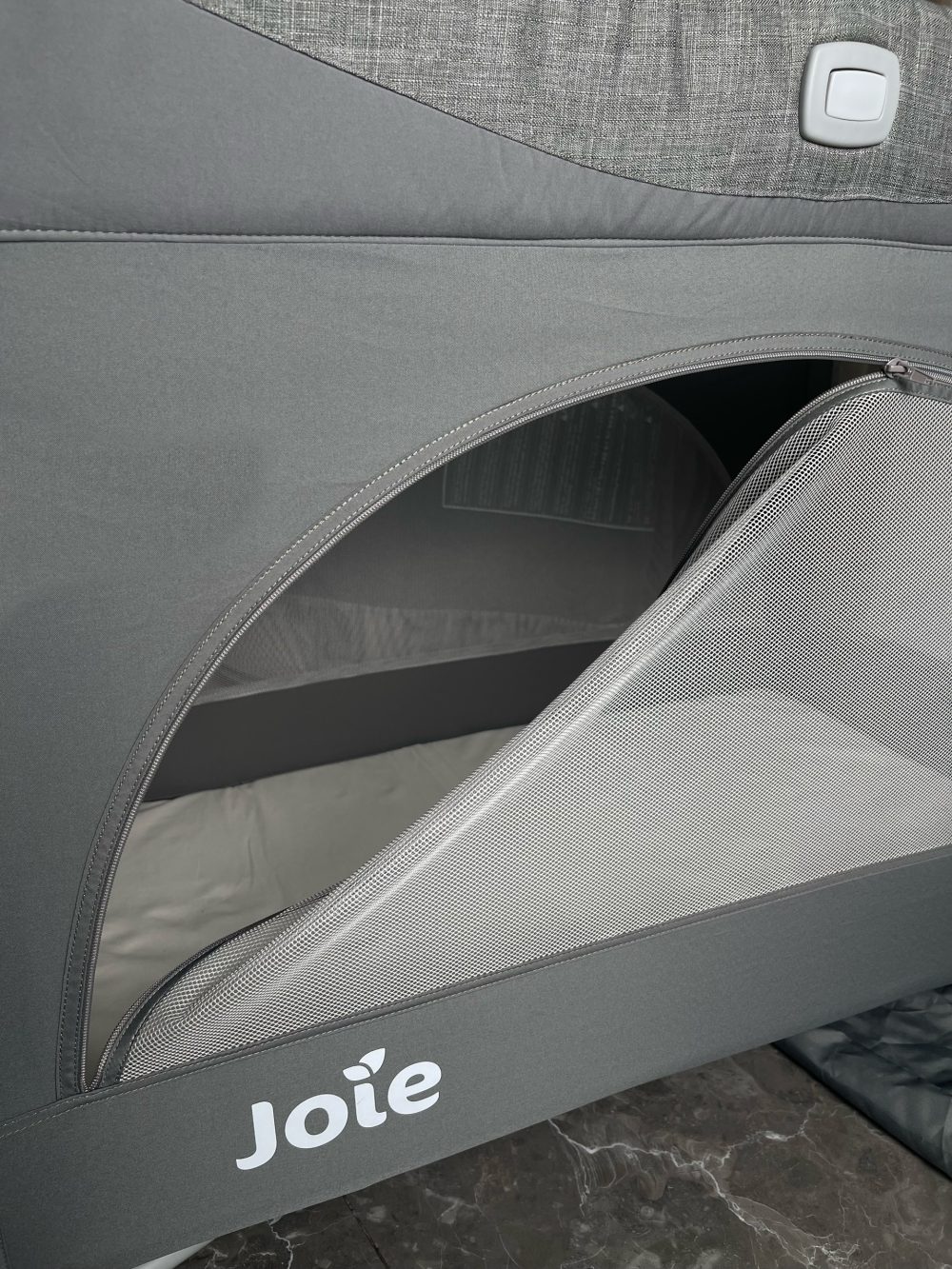 Cũi gấp gọn Joie Kubbie Sleep Foggy Gray và đệm cũi xơ dừa Chilux ( fullbox) - Ảnh 3