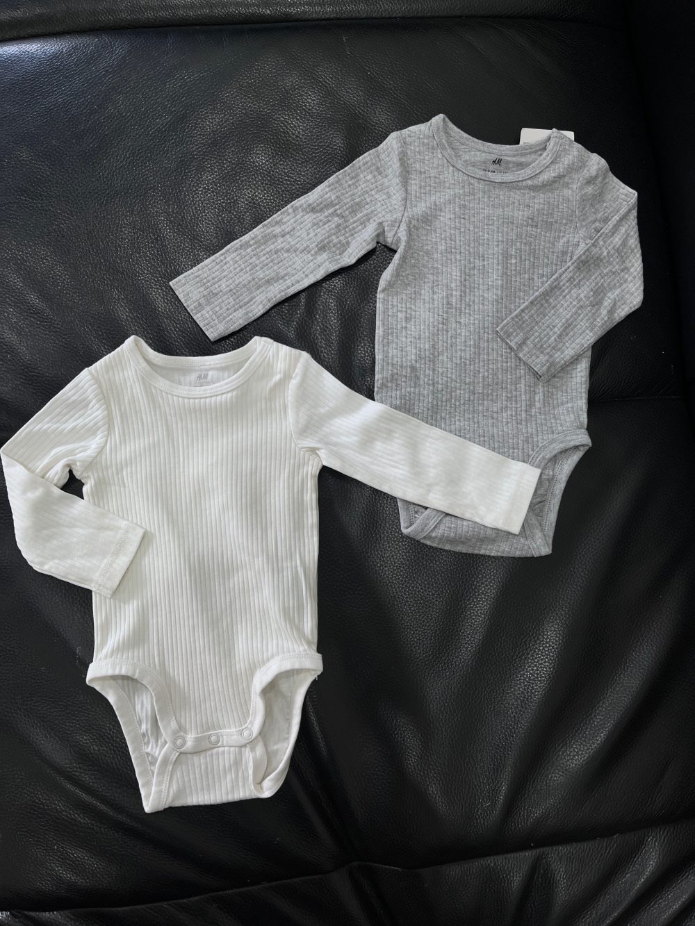 Set 2 bodysuit dài tay H&M màu trắng/xám (size 4→6m) - Ảnh 13