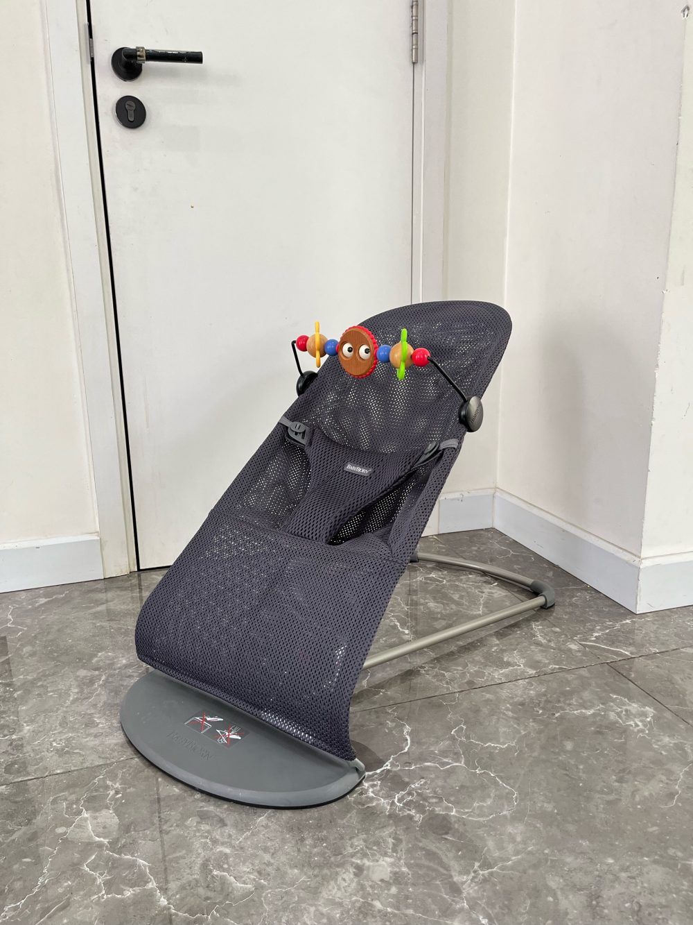 Ghế rung Baby Bjorn Bouncer Bliss vải lưới mesh màu anthracite ( no box) kèm thanh đồ chơi BabyBjorn - Ảnh 9