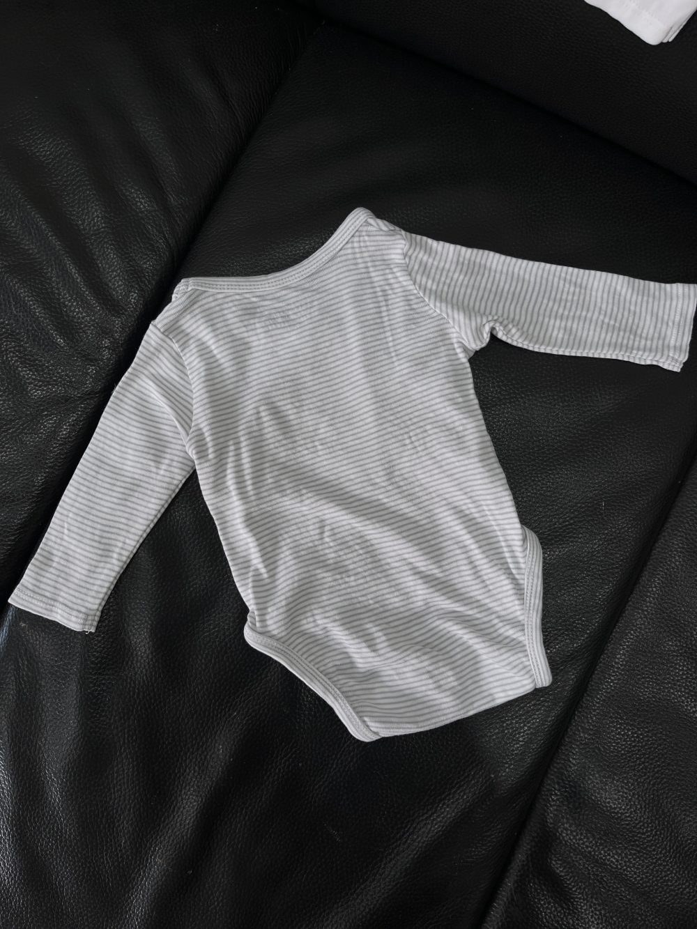 Set bodysuit len Mothercare kèm 2 bodysuit H&M màu trắng/sọc xanh (size 0→4m) - Ảnh 8