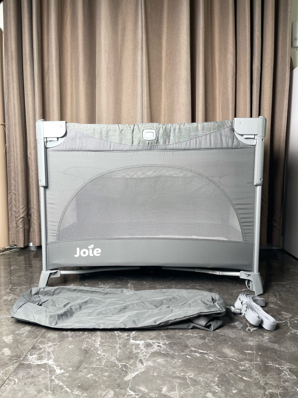 Cũi gấp gọn Joie Kubbie Sleep Foggy Gray và đệm cũi xơ dừa Chilux ( fullbox) - Ảnh 12