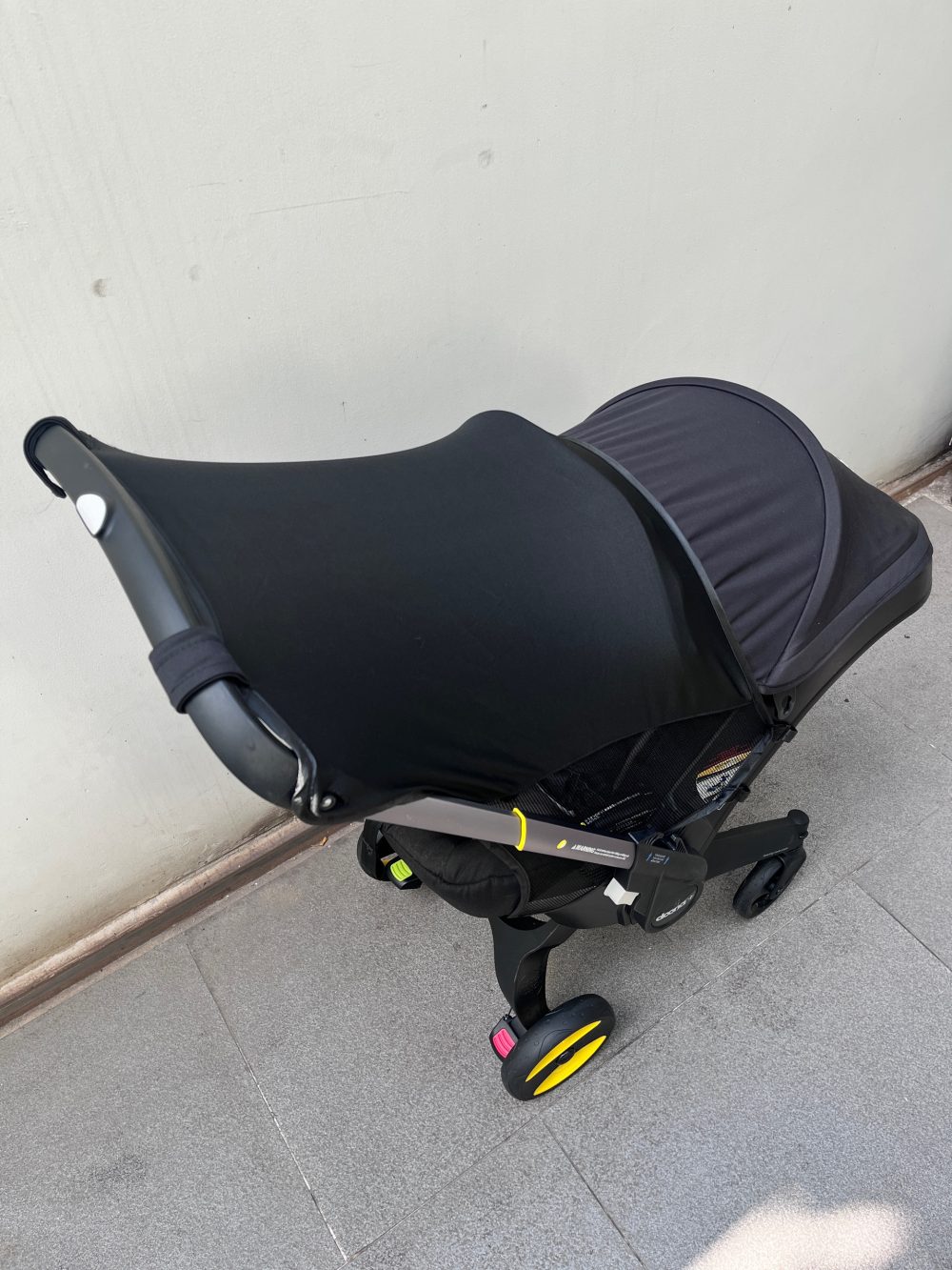 Xe đẩy kết hợp ghế ngồi ô tô Doona màu đen, tặng kèm đệm xe đẩy và miếng lót ô tô (1,8→13,6kg, còn túi đựng) - Ảnh 31