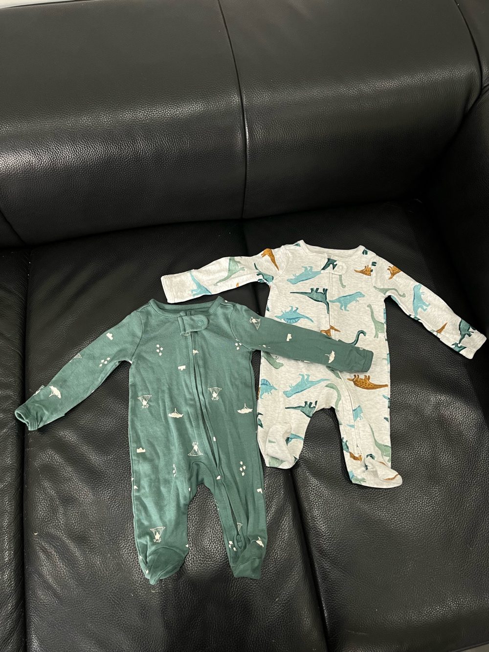 Set 2 bộ sleepsuit Carter’s hoạ tiết rừng khủng long ( size: newborn ) - Ảnh 11