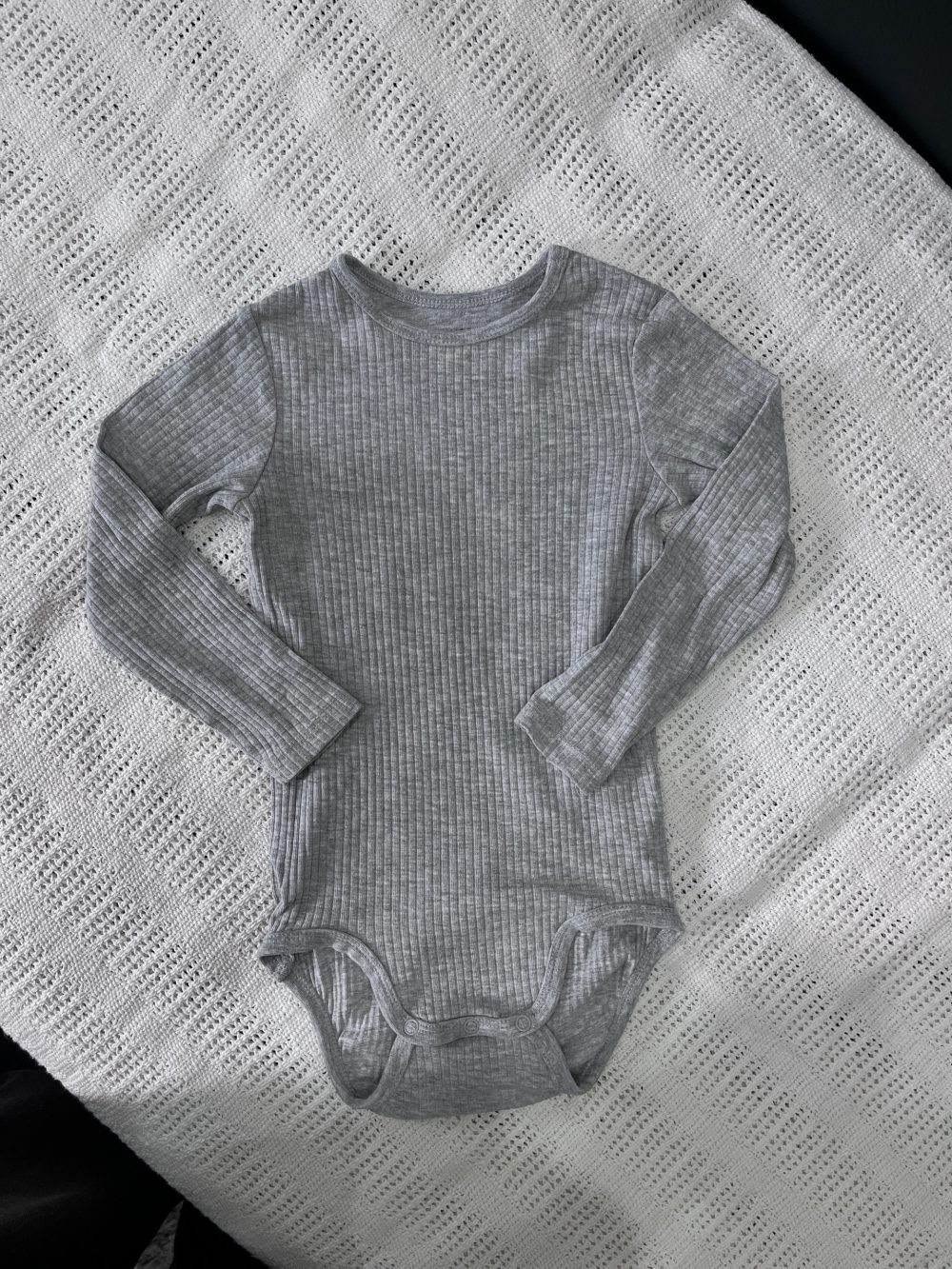 Set 3 bodysuit dài tay H&M màu xám, đen (size 1,5→2y) - Ảnh 7