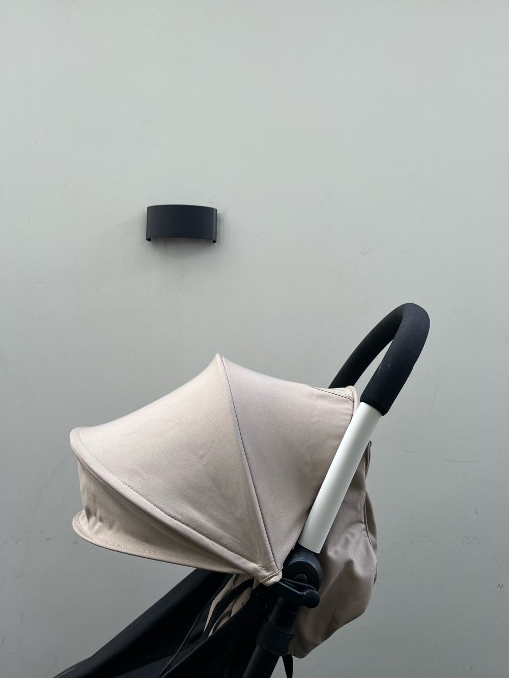 Xe đẩy Babyzen YoYo+ khung trắng màu beige ( size: 6m->22kg~4y), còn túi đựng - Ảnh 4