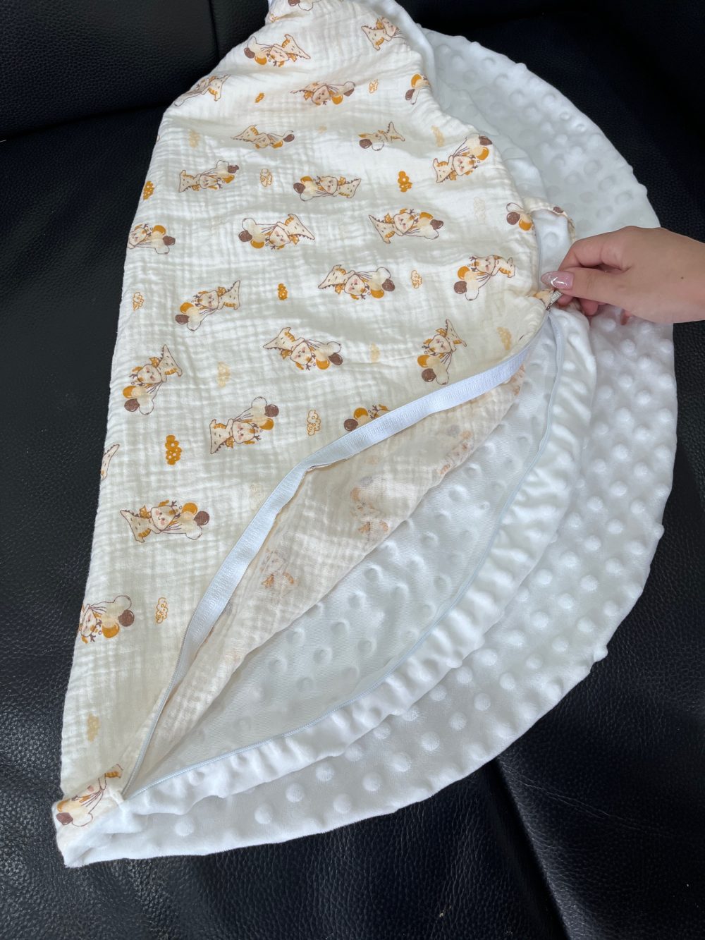 Vỏ gối chống trào ngược Petit Bebe họa tiết rồng con 70x68cm - Ảnh 5