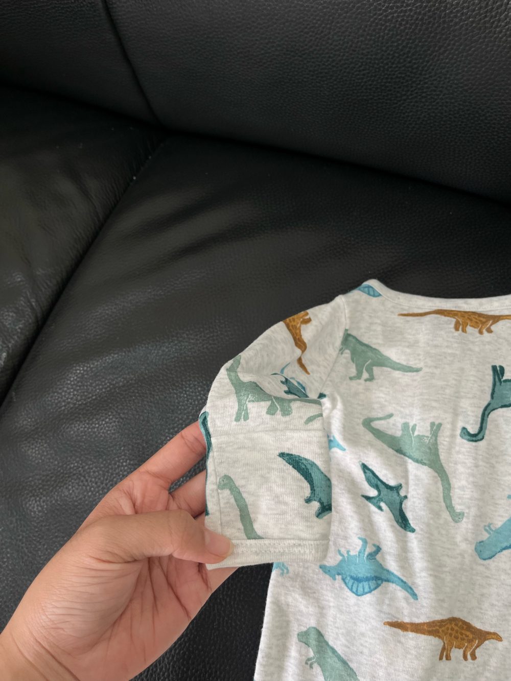 Set 2 bộ sleepsuit Carter’s hoạ tiết rừng khủng long ( size: newborn ) - Ảnh 5