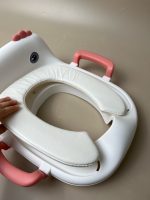 Bệ thu nhỏ đi vệ sinh cho bé Munie hình chú vịt màu hồng ( size: 10m+) - Ảnh 2