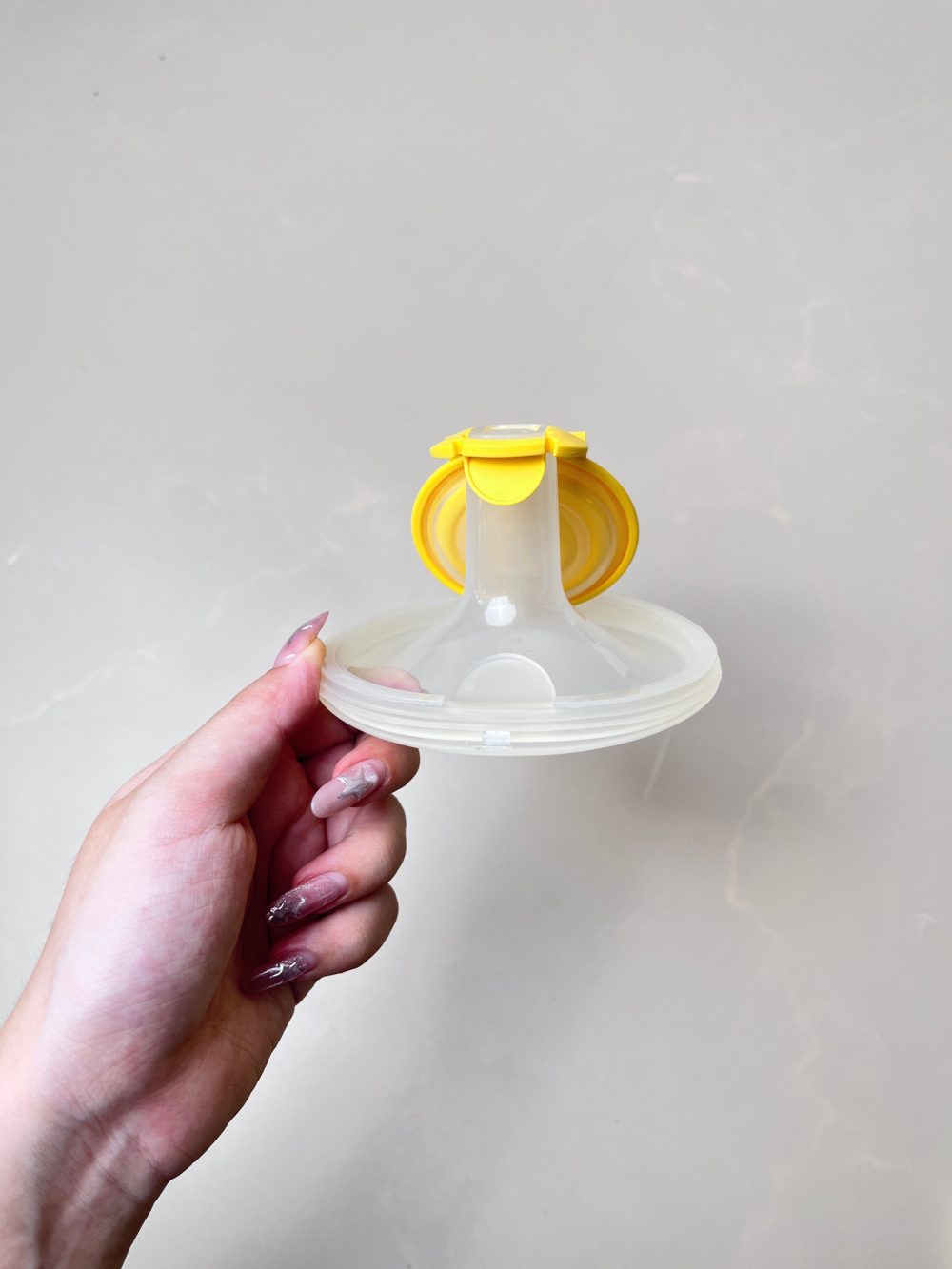 Máy hút sữa Medela Pump in Style MaxFlow Hands Free ( full box) tặng kèm phễu hạ size, miếng lót thấm sữa và áo hút sữa, túi trữ sữa - Ảnh 17