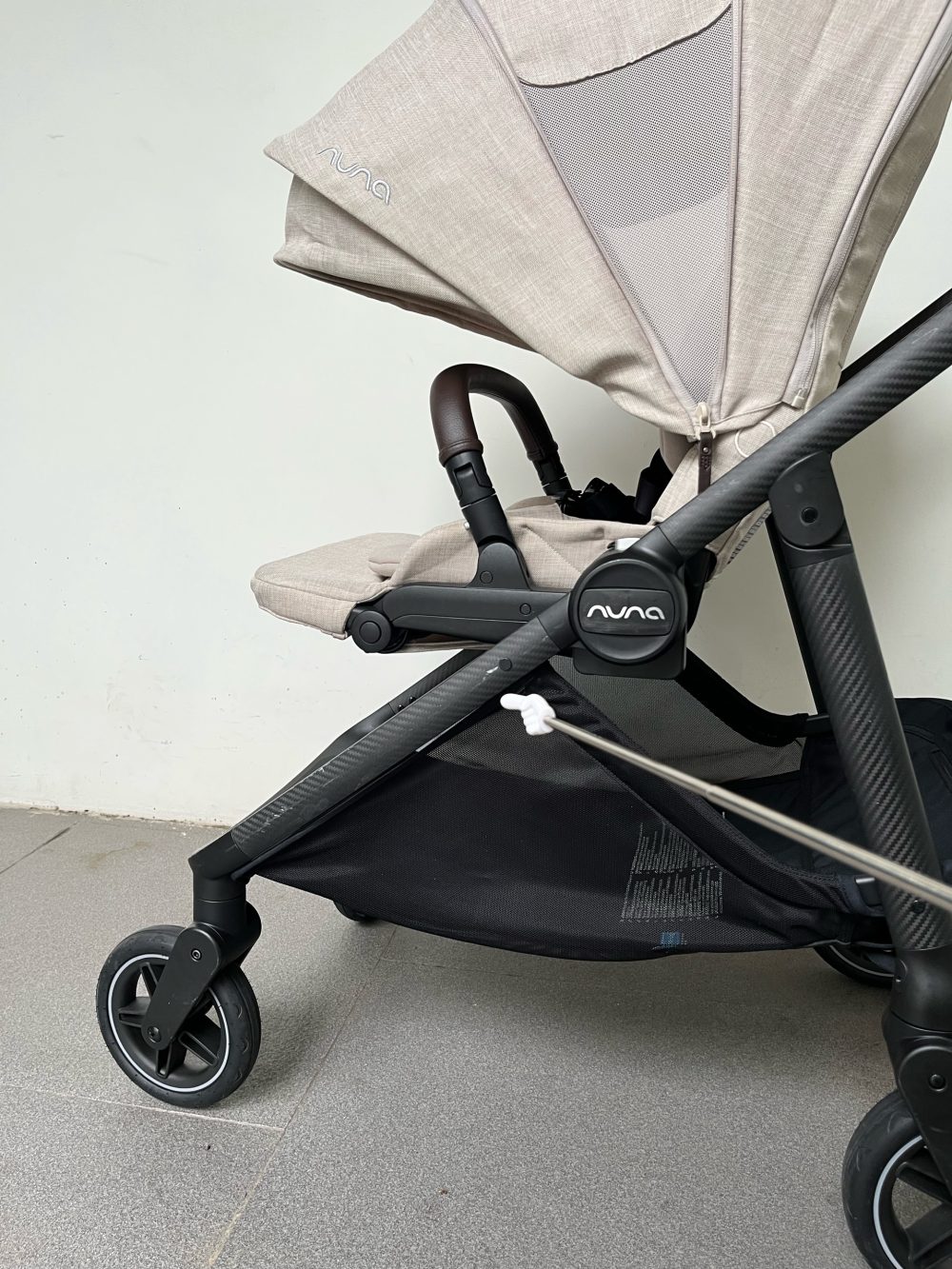 Xe đẩy Nuna Swiv với bánh xoay 360° màu biscotti (size: 0->22kg~4y) fullbox, full phụ kiện, còn BH: 21/6/2027 - Ảnh 8