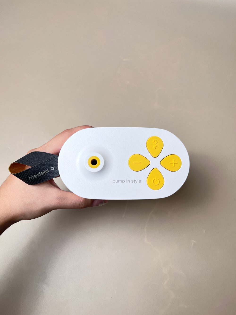 Máy hút sữa Medela Pump in Style MaxFlow Hands Free ( full box) tặng kèm phễu hạ size, miếng lót thấm sữa và áo hút sữa, túi trữ sữa - Ảnh 10