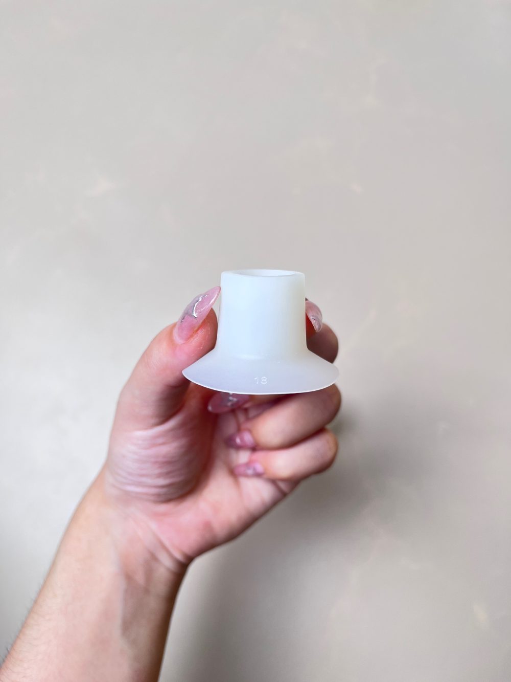 Máy hút sữa Medela Pump in Style MaxFlow Hands Free ( full box) tặng kèm phễu hạ size, miếng lót thấm sữa và áo hút sữa, túi trữ sữa - Ảnh 30