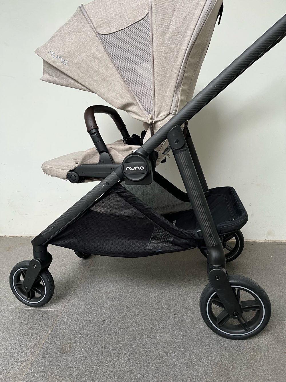 Xe đẩy Nuna Swiv với bánh xoay 360° màu biscotti (size: 0->22kg~4y) fullbox, full phụ kiện, còn BH: 21/6/2027 - Ảnh 5