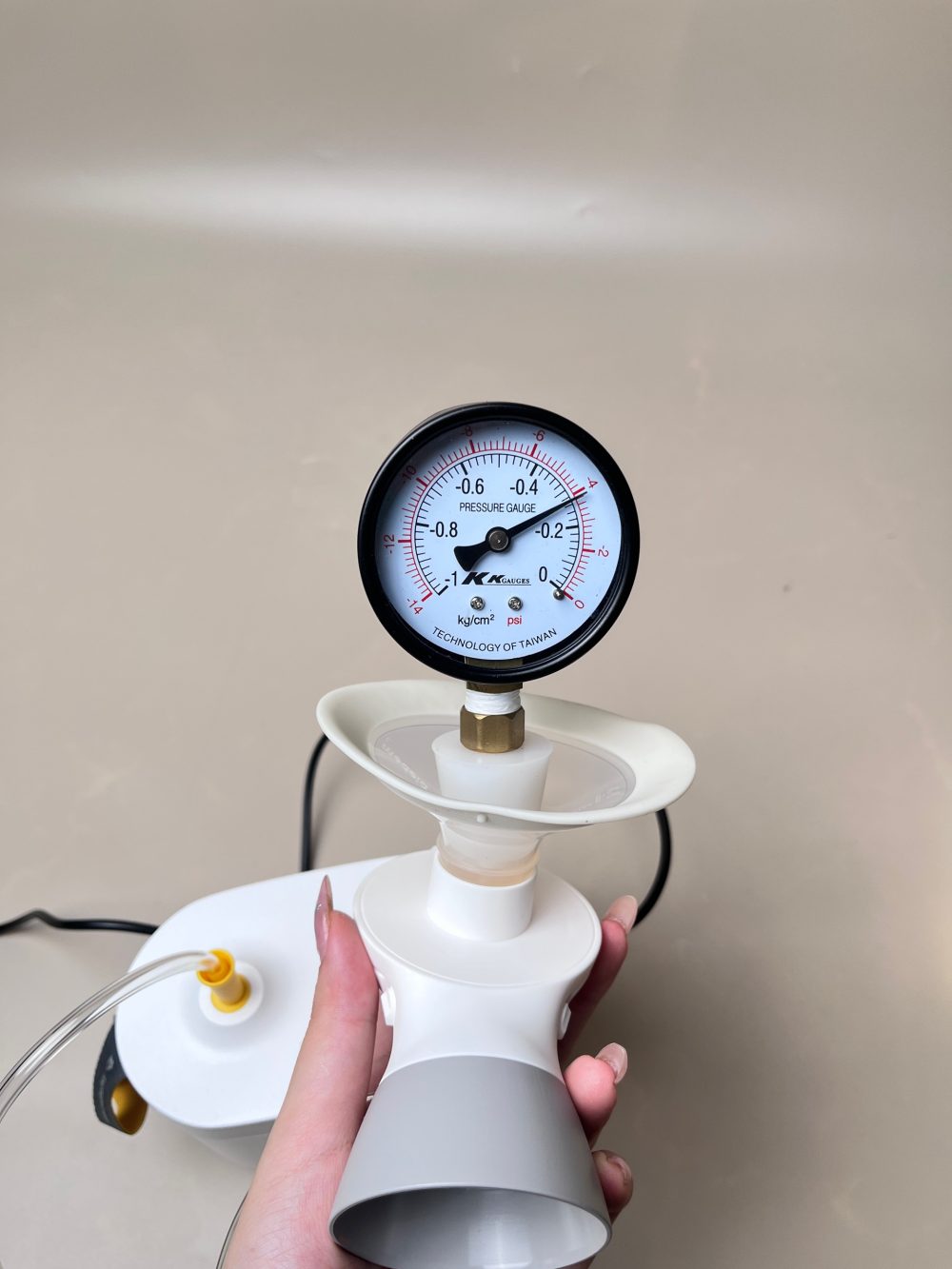Máy hút sữa Medela Pump in Style MaxFlow Hands Free ( full box) tặng kèm phễu hạ size, miếng lót thấm sữa và áo hút sữa, túi trữ sữa - Ảnh 9
