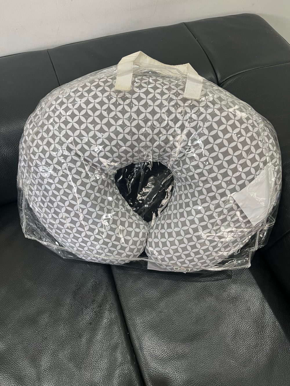 Gối cho bé bú Boppy Charcoal Geo Circles(còn túi đựng) - Ảnh 14